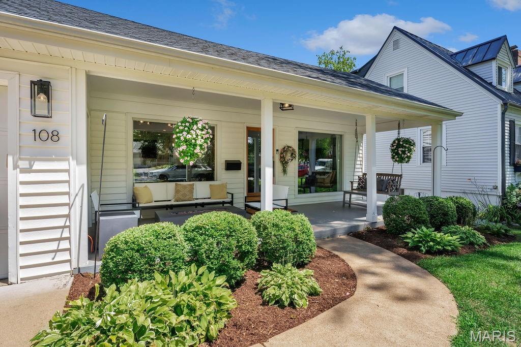 Property Photo:  108 Park Avenue  MO 63122 