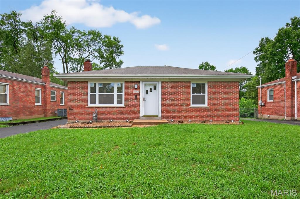 Property Photo: 9016 Kathlyn Drive MO 63134
