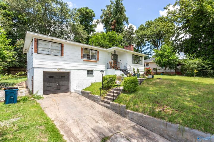 Property Photo:  1130 Altamont Road  AL 36207 