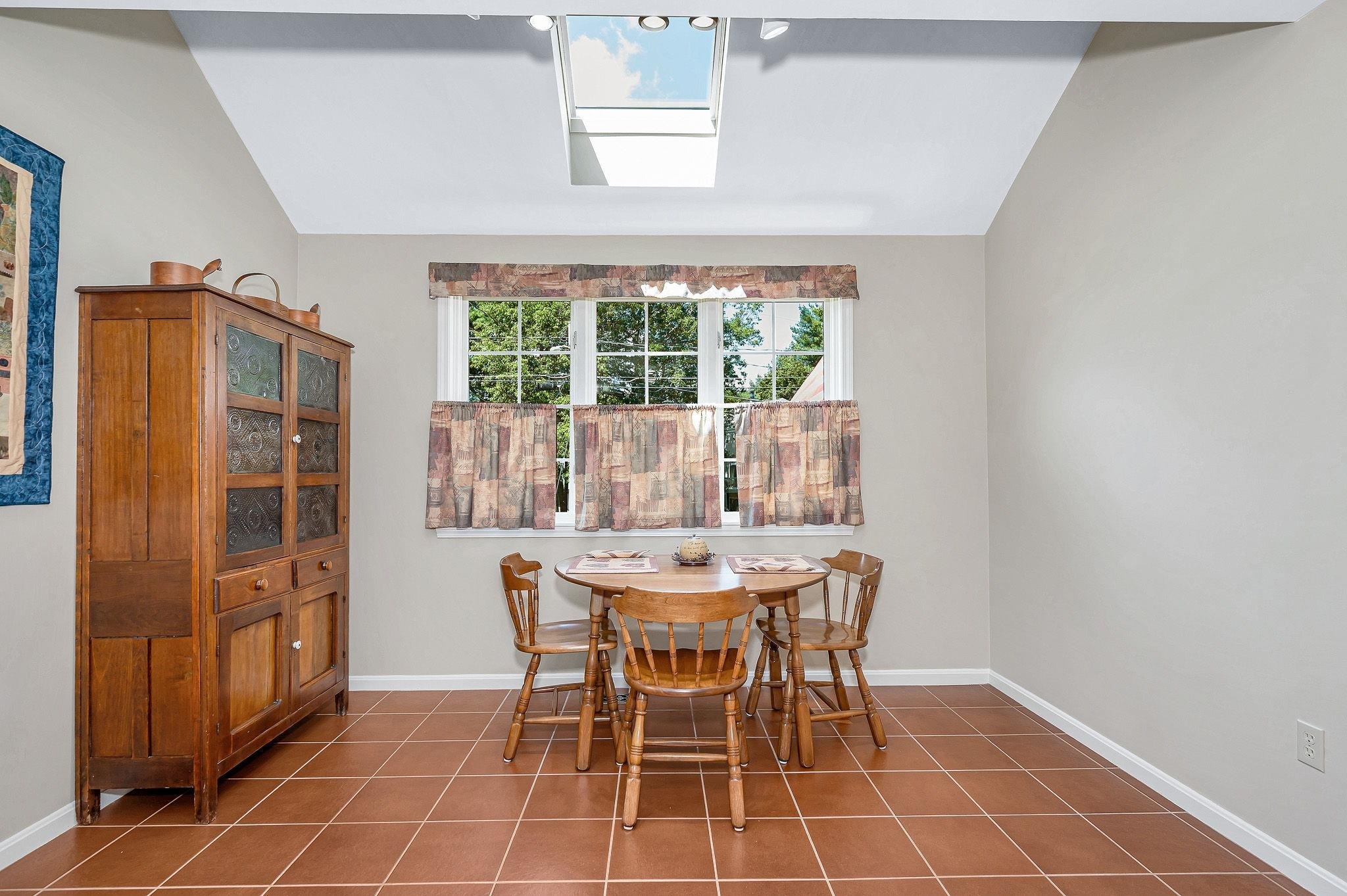 Property Photo:  5 Lilac Court  NH 03062 