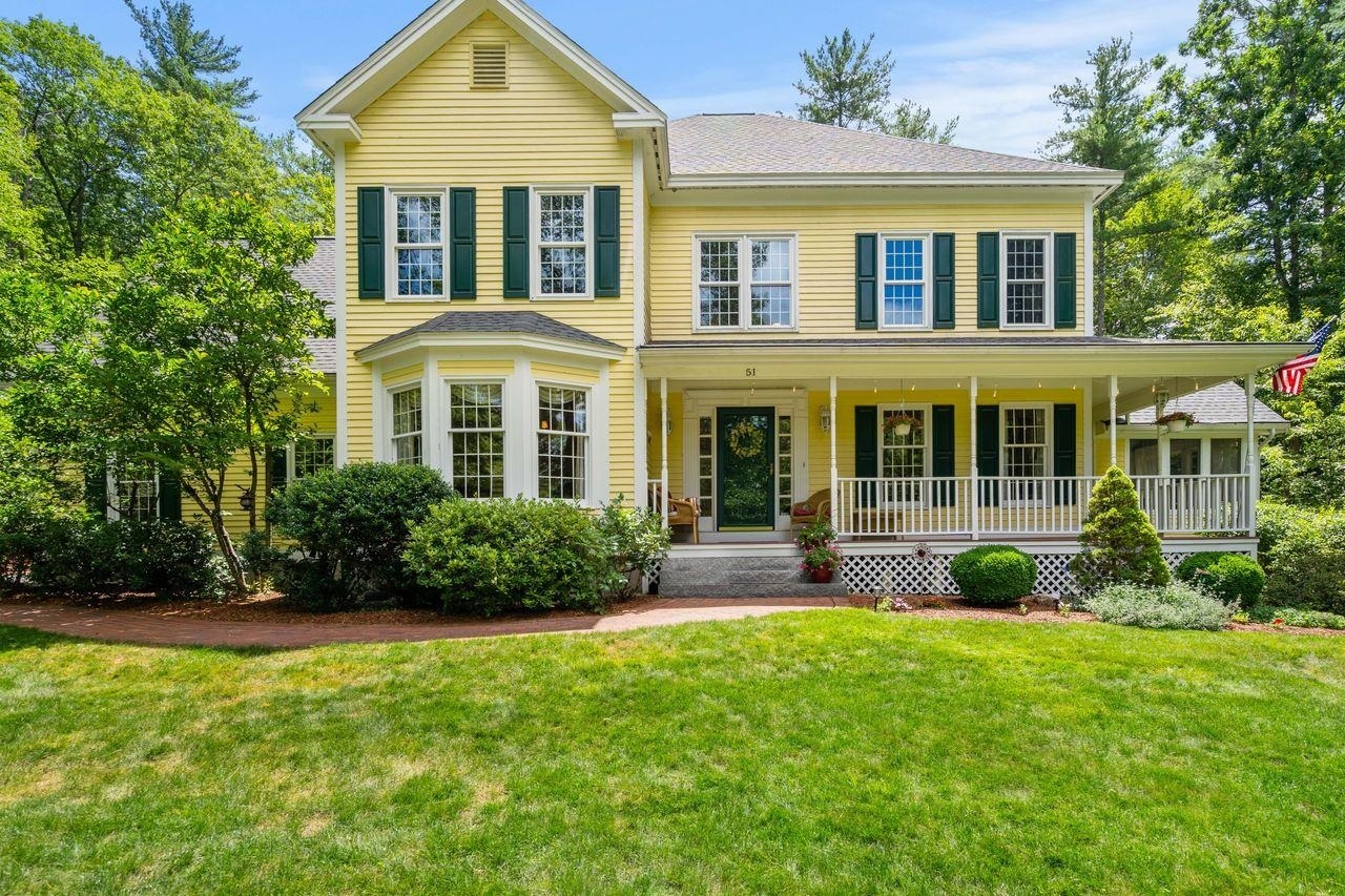 Property Photo:  51 Catesby Lane  NH 03110 