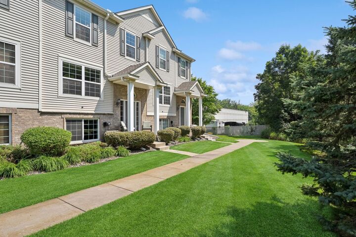 933 Ledgestone Drive  Mahtomedi MN 55115 photo
