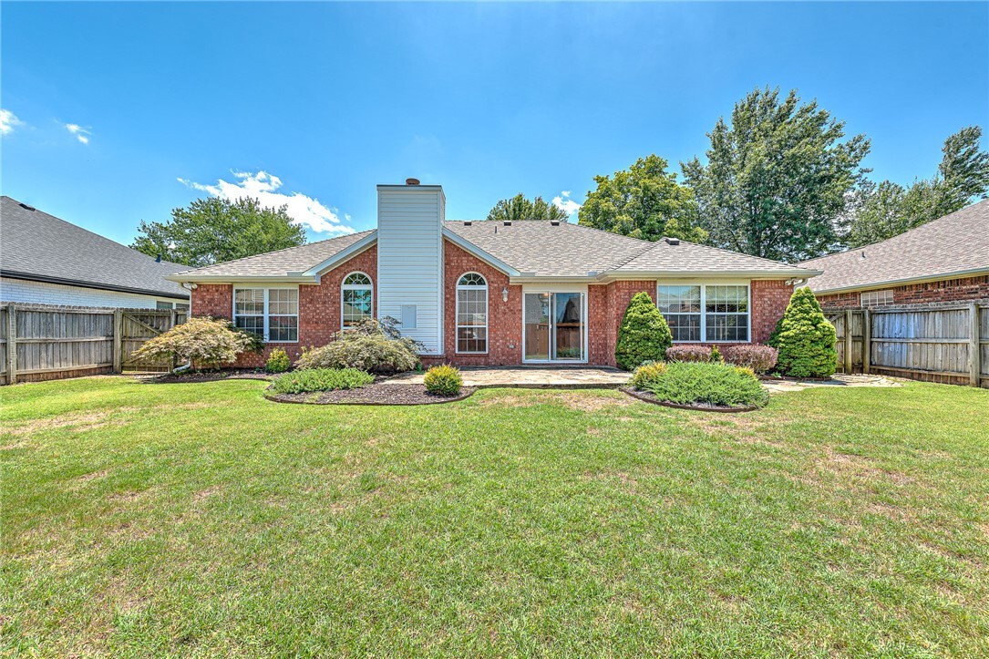 Property Photo:  3507 W Margaret Place  AR 72756 