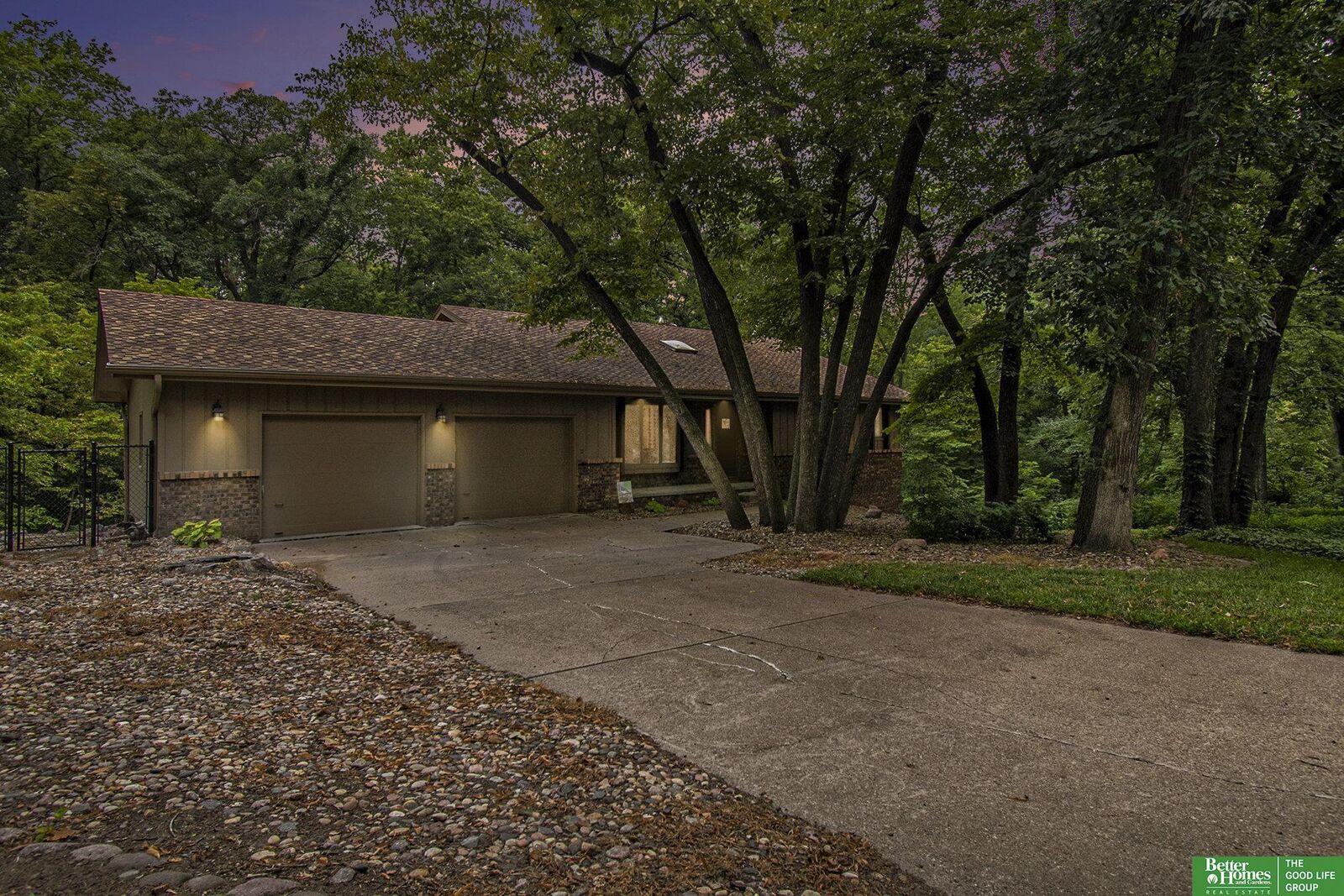 Property Photo: 20404 Meadow Ridge Drive NE 68059