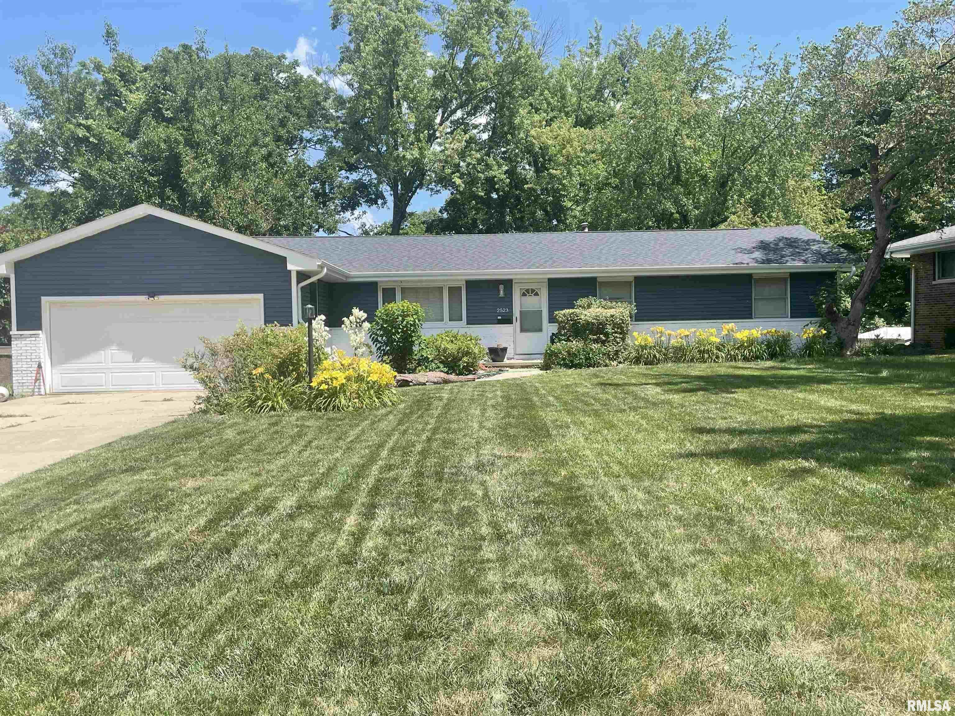 Property Photo:  2523 W Huntington Drive  IL 61614 