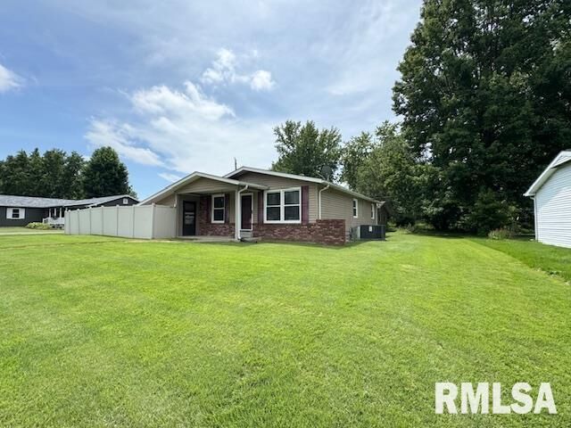 Property Photo:  521 S 5th Street  IL 62948 
