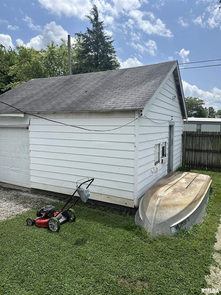Property Photo:  8 E Hawkins Street  IL 62274 