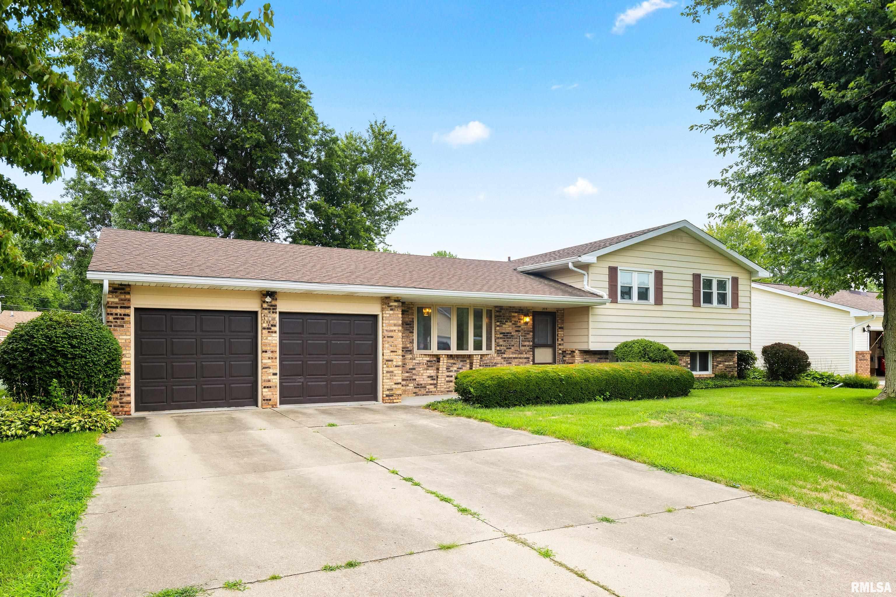 Property Photo: 205 N Holly Street IL 61529