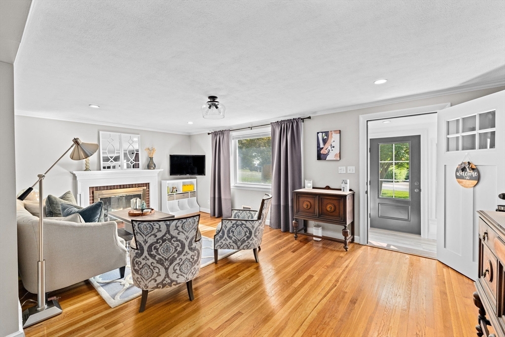 Property Photo:  122 Lockland Ave  MA 01701 