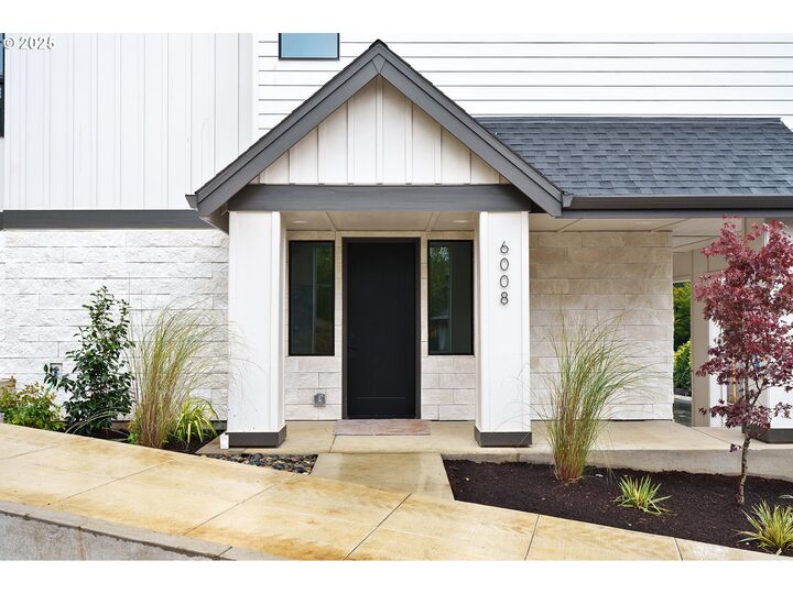 6008 SW 18th Dr  Portland OR 97239 photo