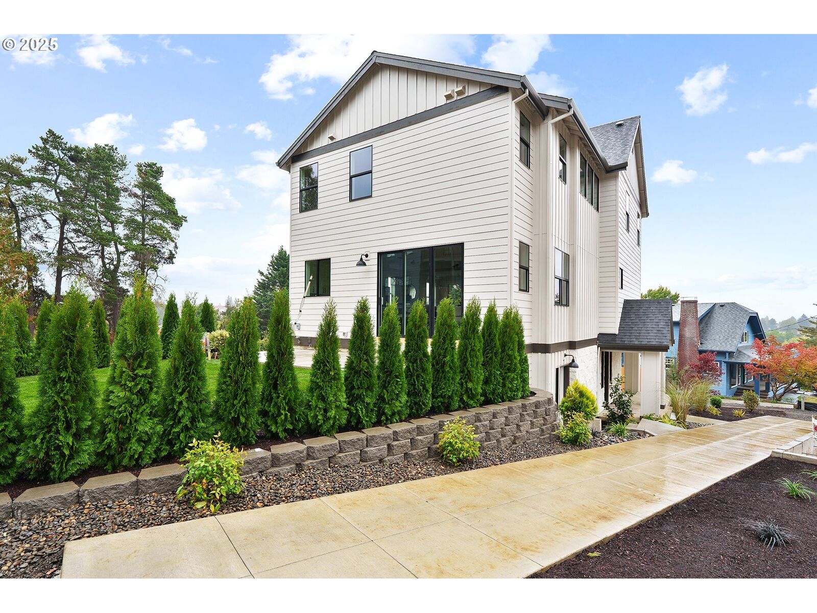 Property Photo:  6008 SW 18th Dr  OR 97239 