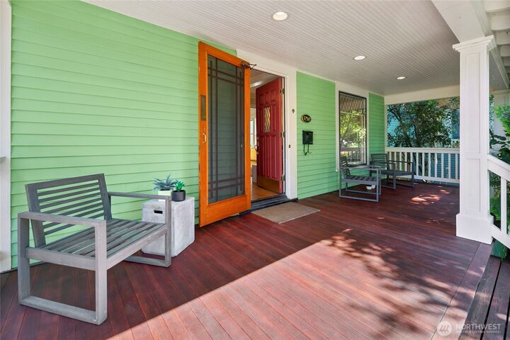 Property Photo: 1250 17th Avenue E WA 98112