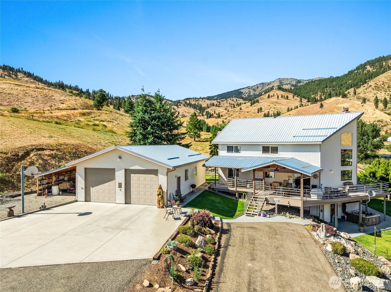 Property Photo: 8770 Nahahum Canyon Road WA 98815