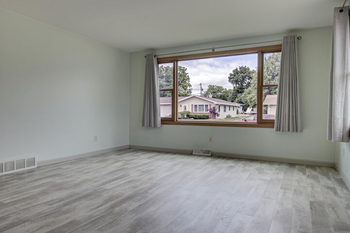 Property Photo: 915 W Whittier Drive WI 54914