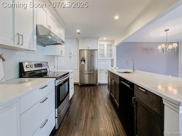 Property Photo:  1850 Flagstone Circle  MI 48307 