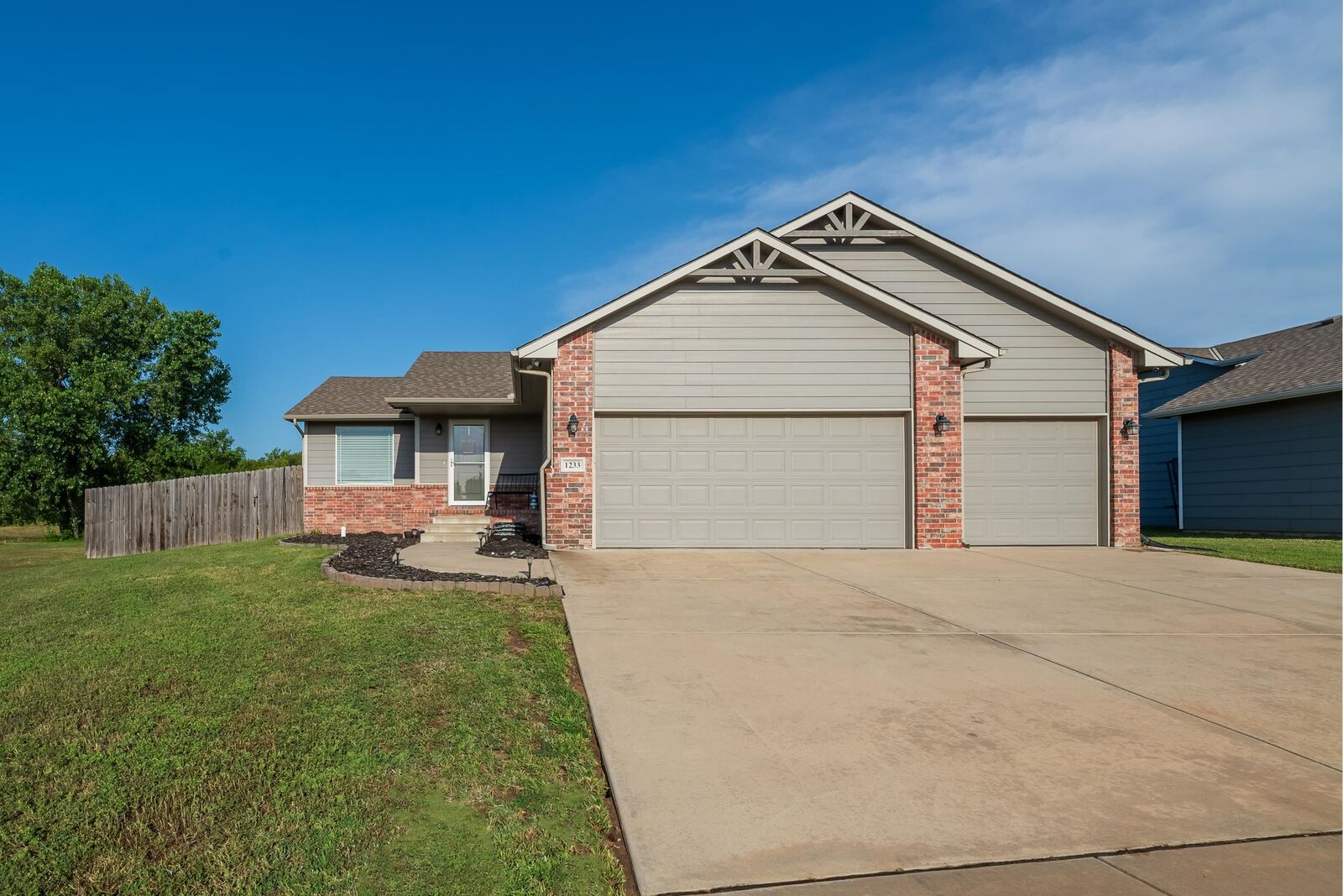 Property Photo: 1233 S Ward Pkwy KS 67060