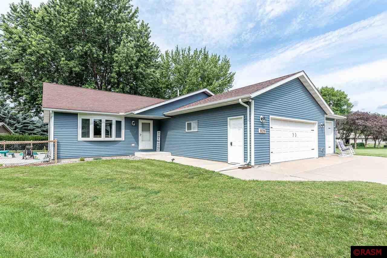 Property Photo:  828 Hillside Court  MN 56074 