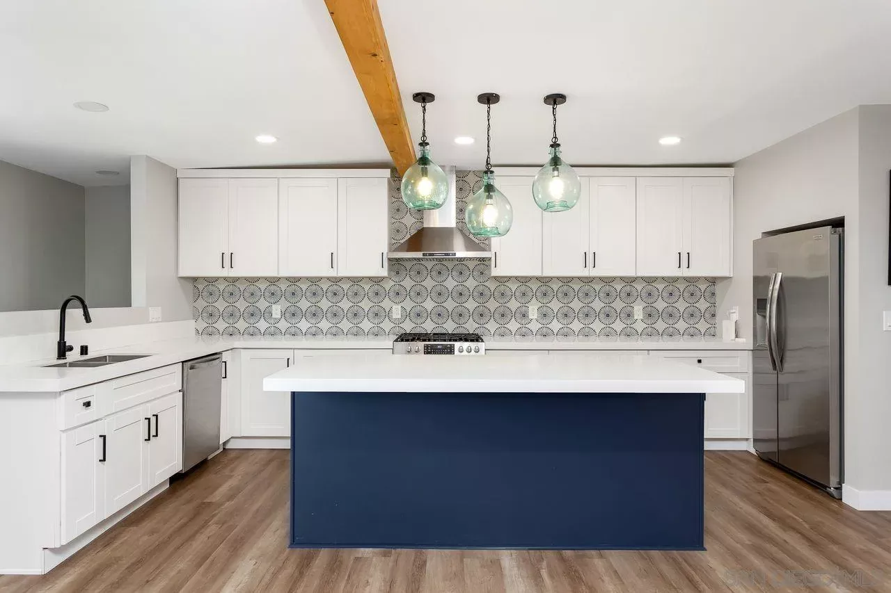 Property Photo: 423 Alvarado Ter CA 92084