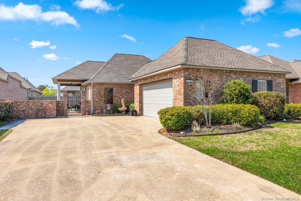 Property Photo: 6134 E Azalea Drive E LA 70605