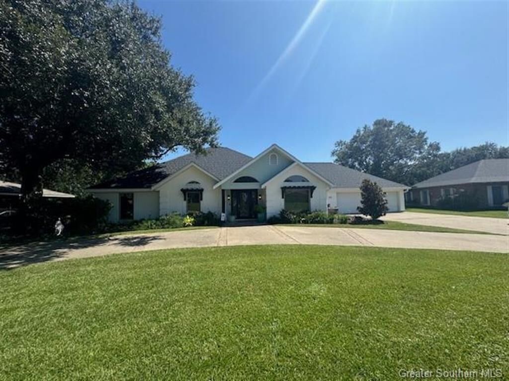 Property Photo: 409 Orchard Drive LA 70605