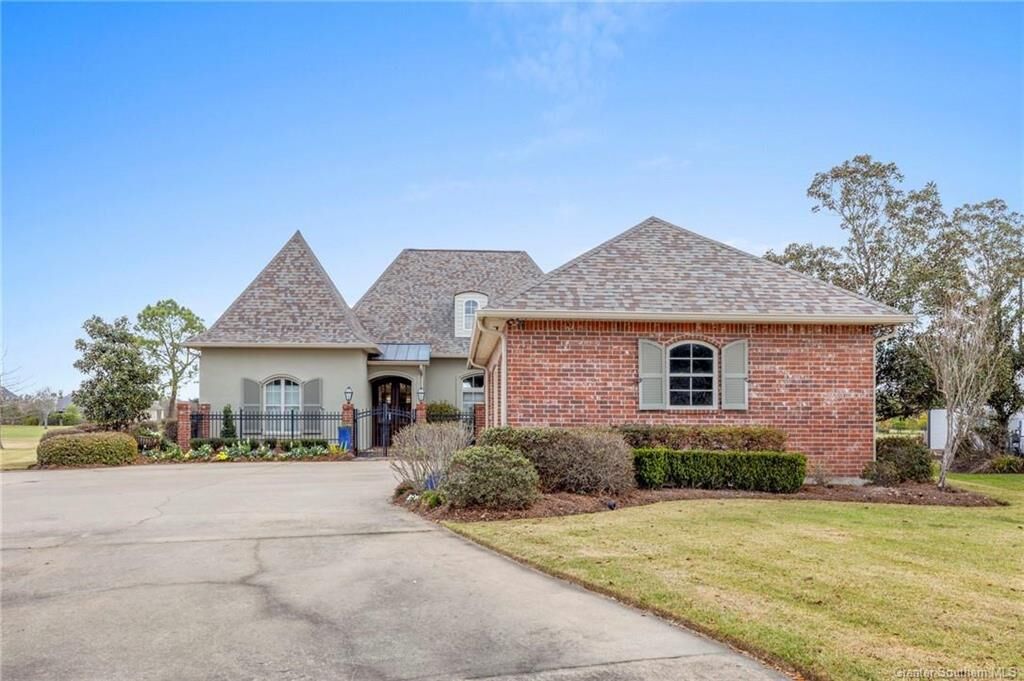 Property Photo: 6420 Sweetleaf Court LA 70605