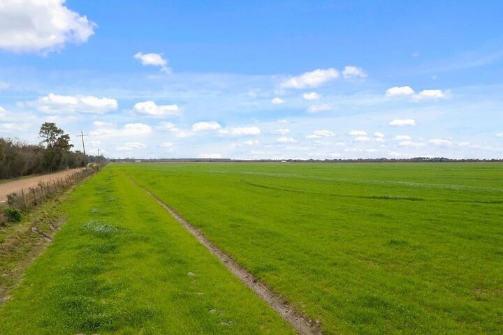 Property Photo:  18 Gro Racca Road 18  LA 70647 