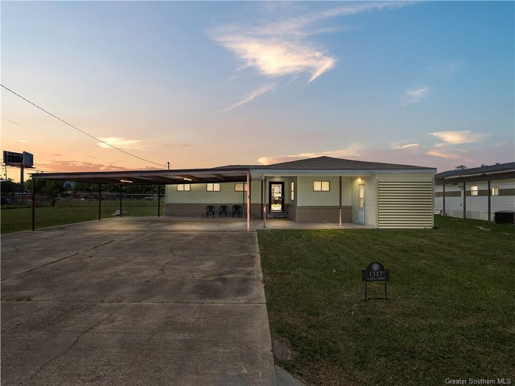 Property Photo: 1317 Caldwell Street LA 70665