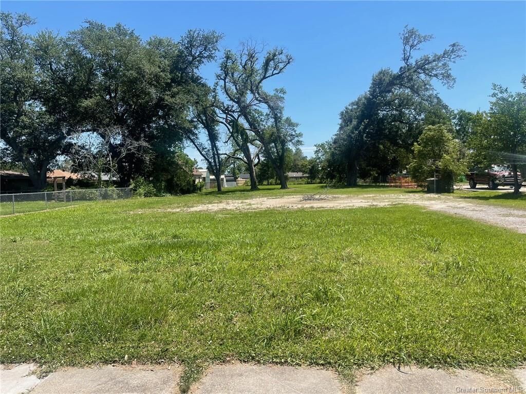 Property Photo: 603 W School Street W LA 70605