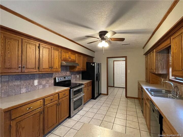 Property Photo: 820 Lakeridge Lane LA 70605