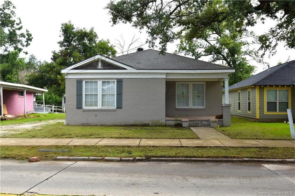 Property Photo:  1006 Mill Street  LA 70601 