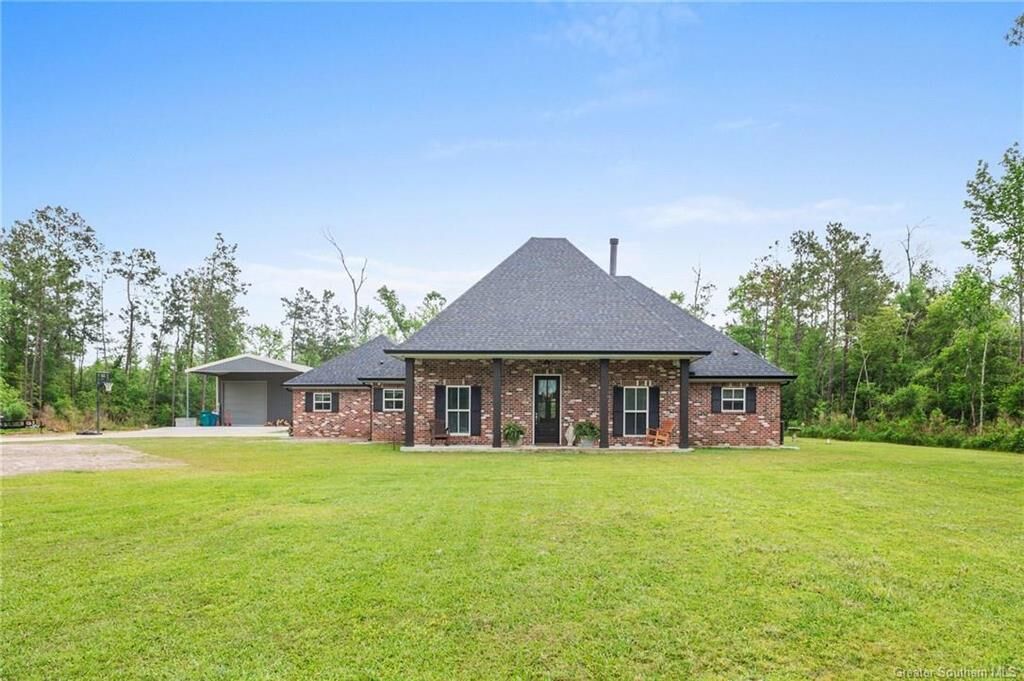 Property Photo: 1402 Racca Road LA 70663