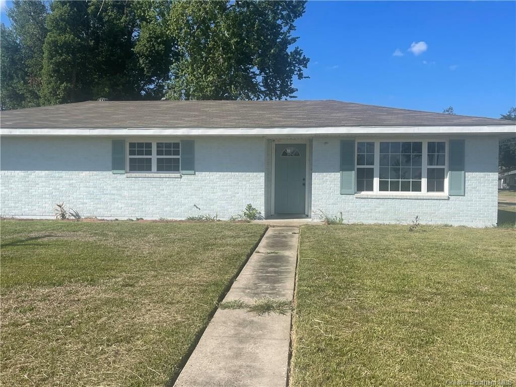 Property Photo: 200 Oakwood Drive LA 70605