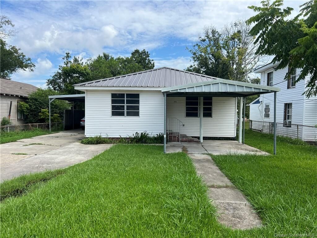 Property Photo: 406 E Burton Street E LA 70663