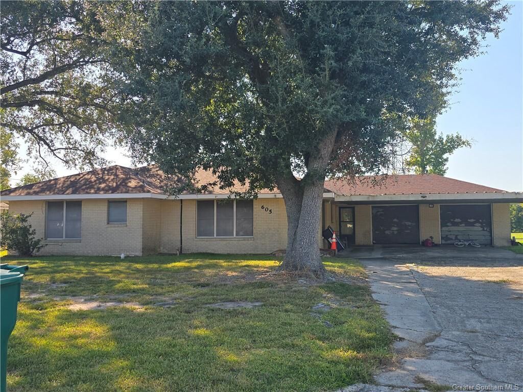 Property Photo:  605 Woodland Street  LA 70663 