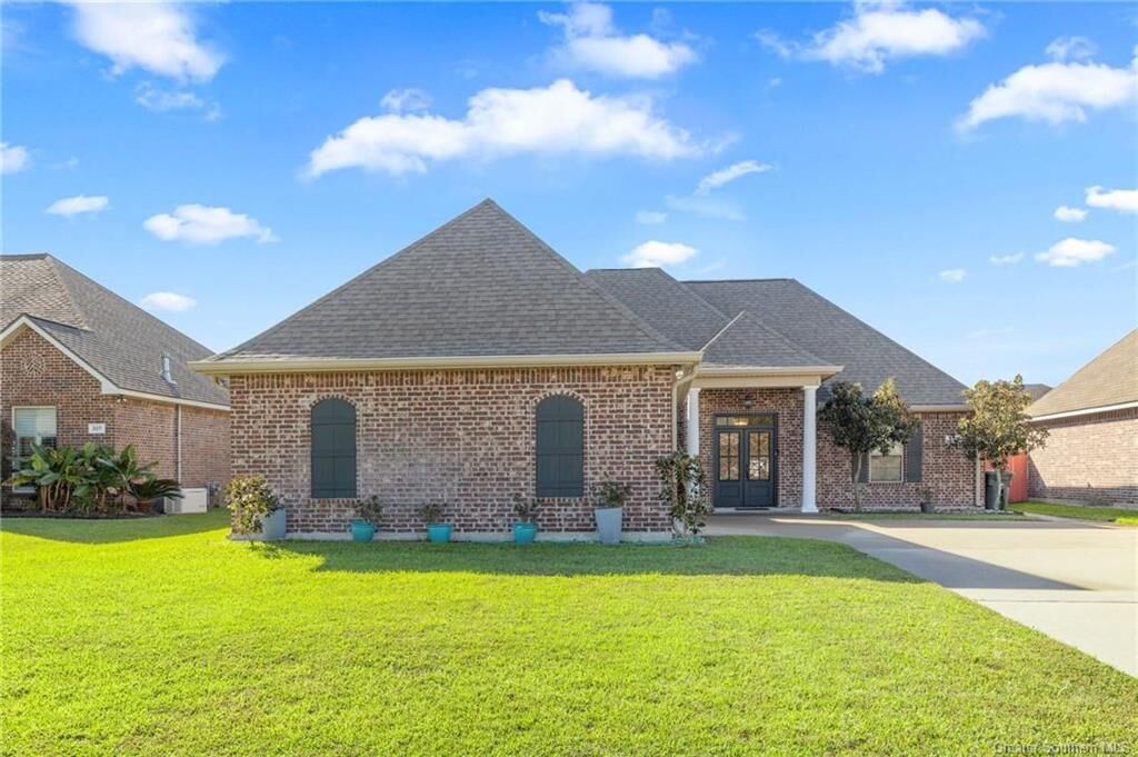 Property Photo: 521 Becky Lane LA 70605