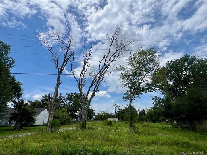 Property Photo: 1193 W Tank Farm Road W LA 70605