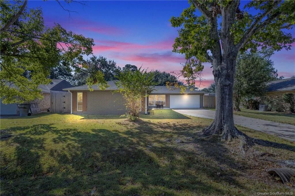 Property Photo:  1419 S Meadow Lane S  LA 70605 