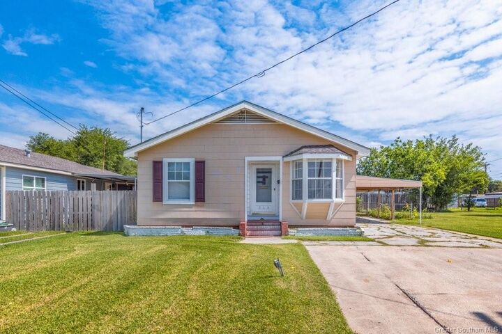 717 Sycamore Street  Lake Charles LA 70601 photo