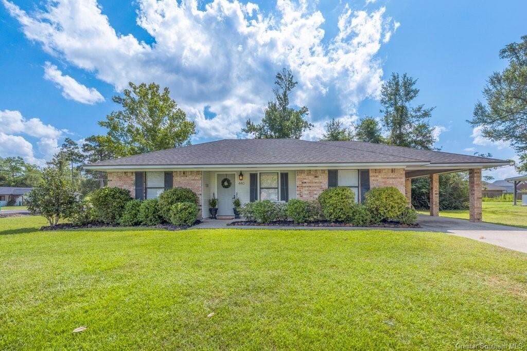 Property Photo: 440 April Drive LA 70611