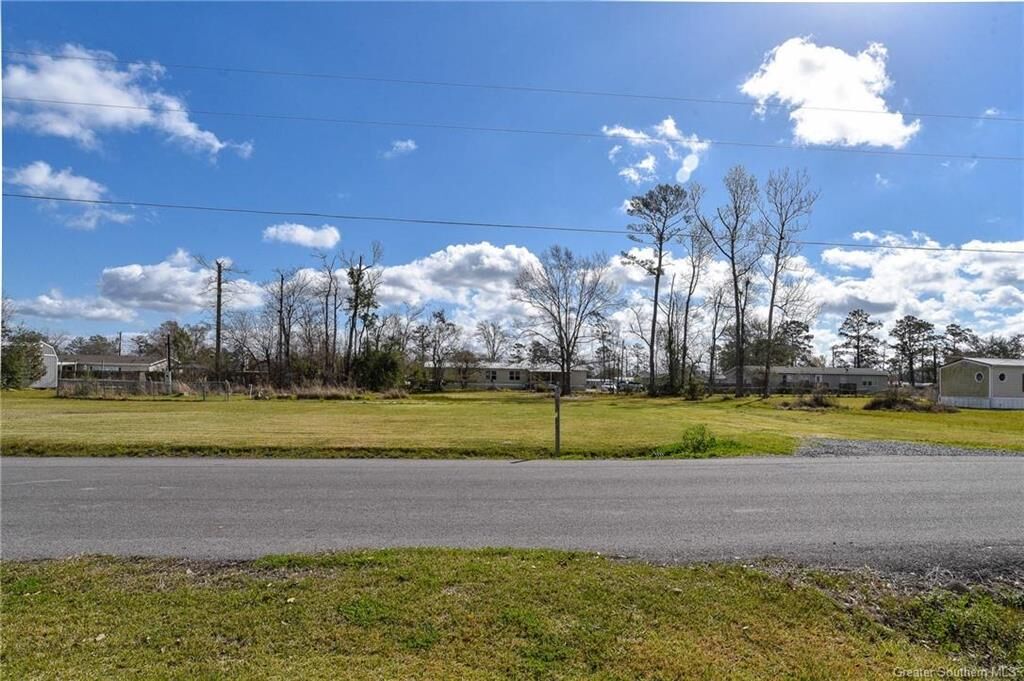 Property Photo: 1400 Bayleaf Drive LA 70611