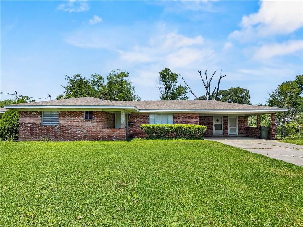 Property Photo: 909 McCall Street LA 70607