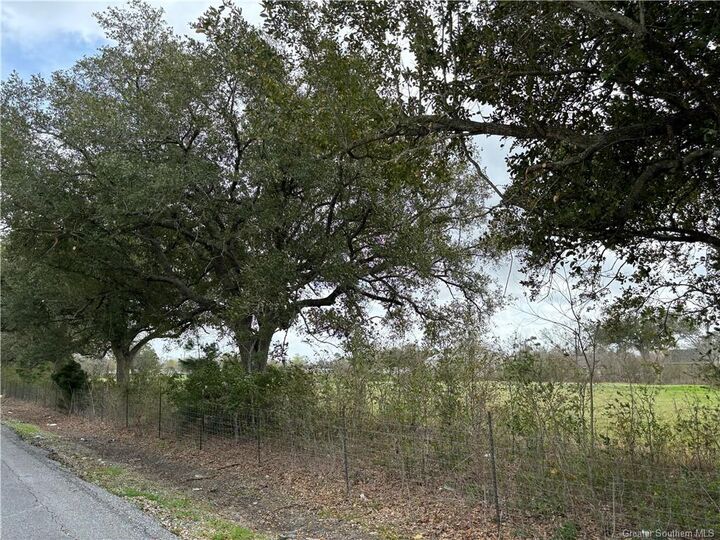 Property Photo: 2 Ramoin Street LA 70665