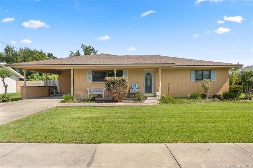 Property Photo:  1402 Maria Drive  LA 70663 