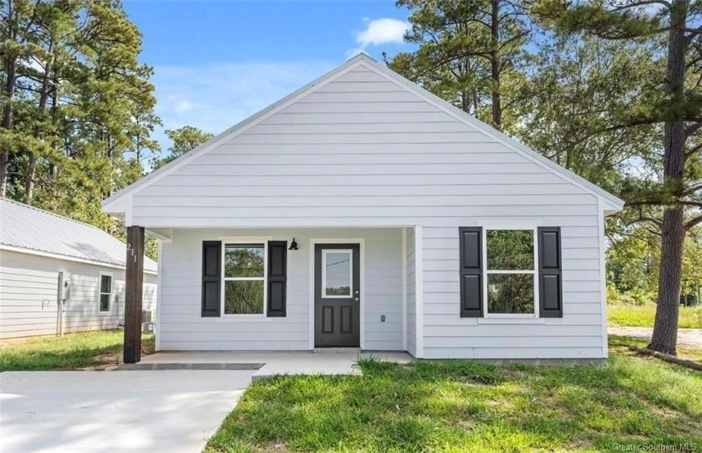 Property Photo: 211 N Gladys Street N LA 71446