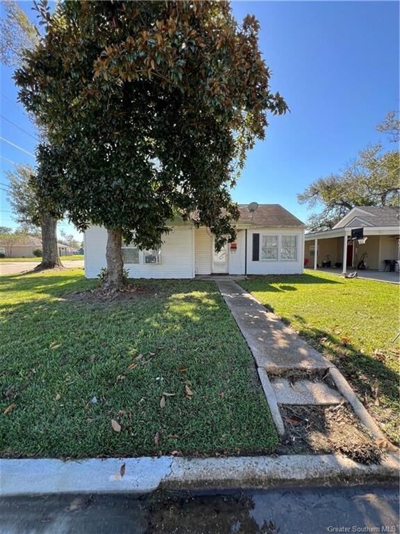 Property Photo: 1012 Azalea Street LA 70607
