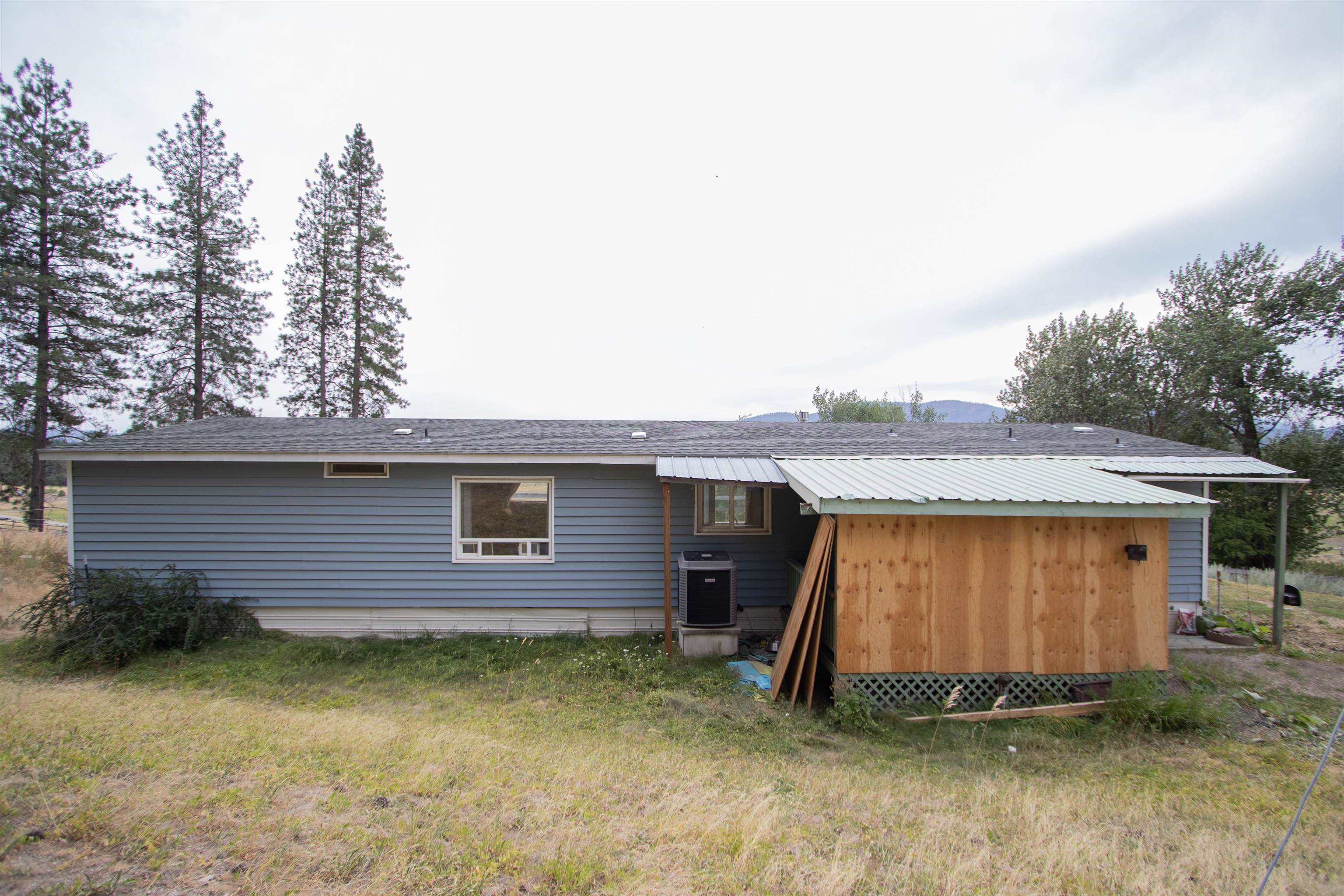 Property Photo:  2360 B Burnt Valley Rd  WA 99109 