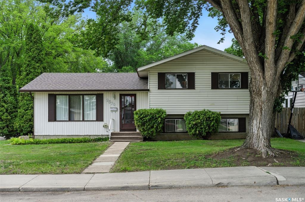 2370 Easthill  Saskatoon SK S7J 3E5 photo