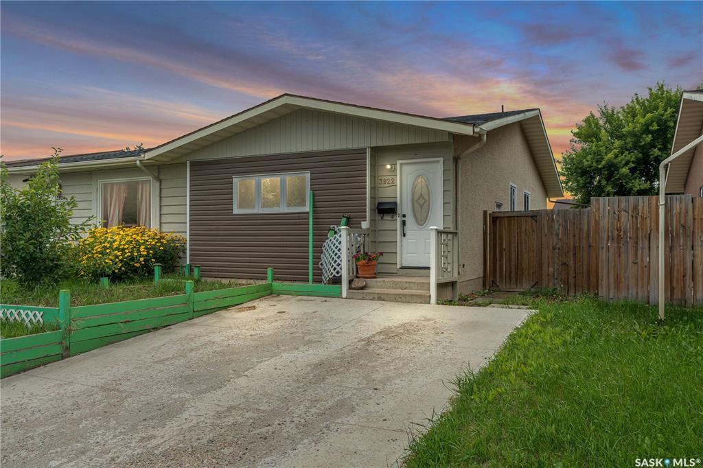 Property Photo: 3922 Diefenbaker Drive SK S7L 6C6