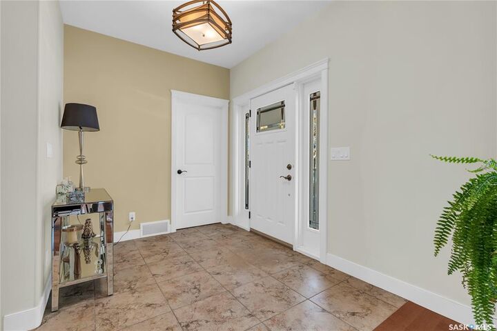 Property Photo:  1310 Elliott Street  SK S7N 0V8 