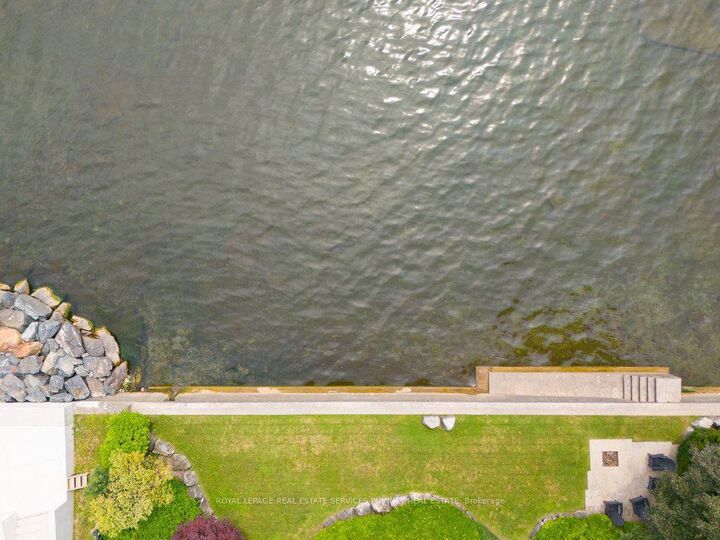 Property Photo: 6 Ennisclare Drive W ON L6J 4N2